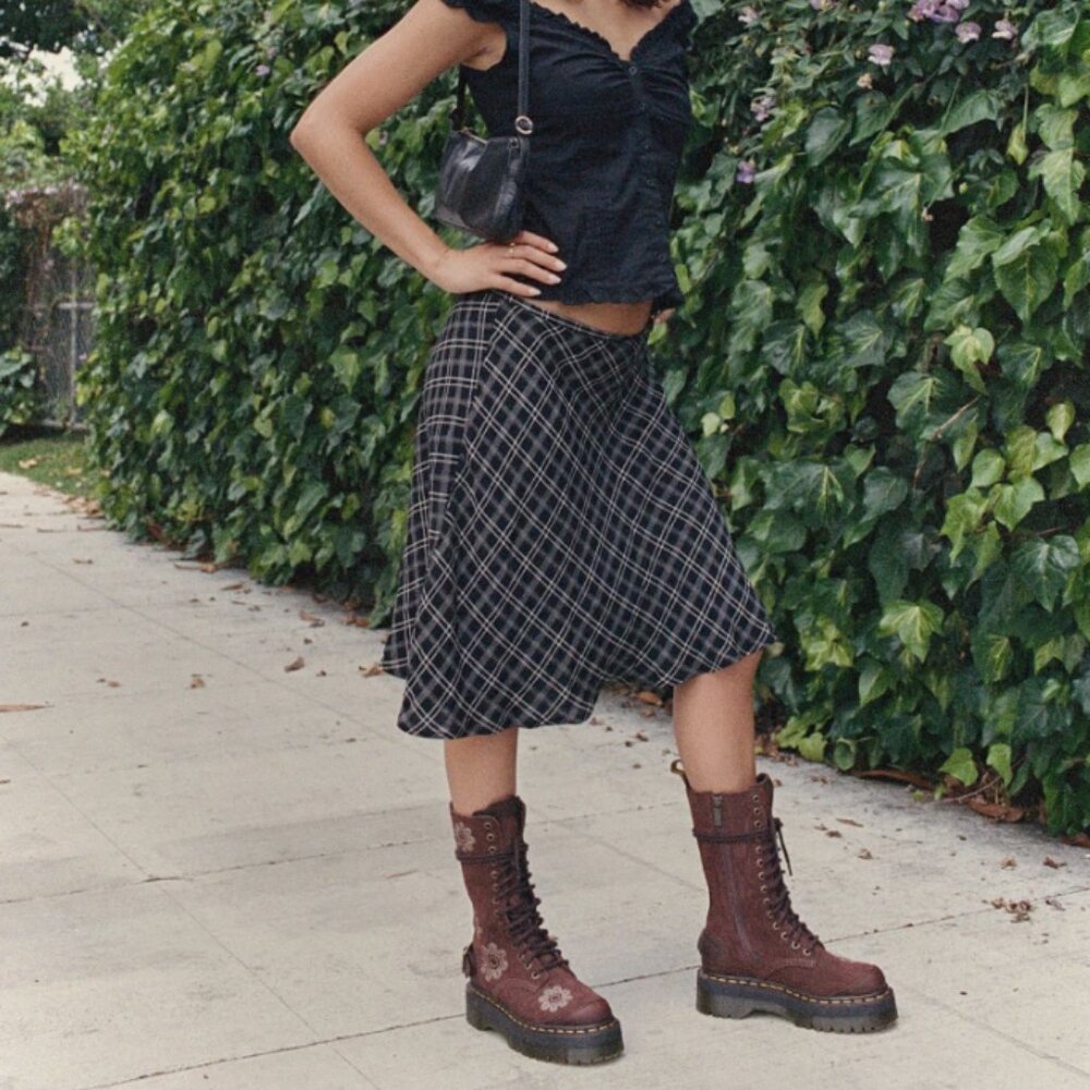 Dark Brown ~ DR. MARTENS 1B99 DUNNET FLOWER E.H Suede PLATFORM BOOTS ~ RARE FIND - Picture 10 of 16